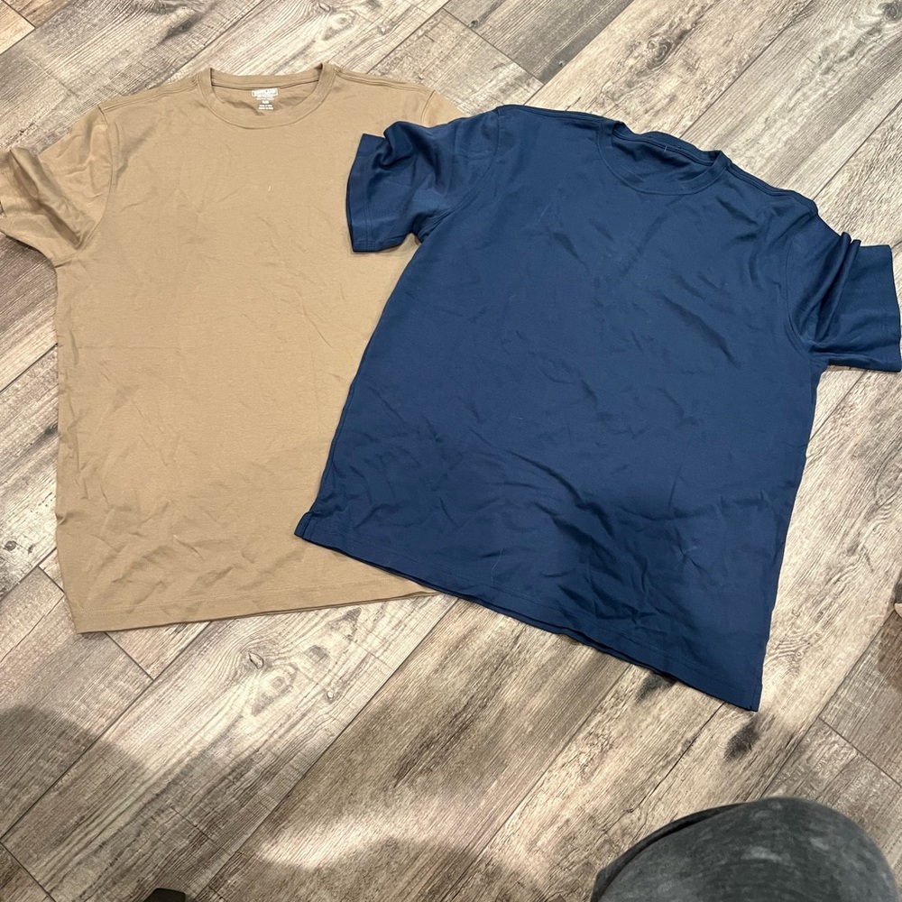 Men’s XL T shirts New never worn